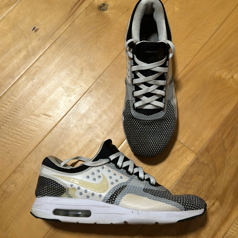 Nike Men's Black and White Sneakers